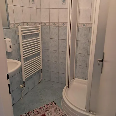 Vandrerhjem Sd Urbankova 2 *